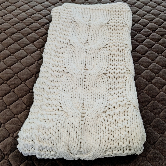 Amity Home Micah Cable Knit Throw – Natural – 50" × 60" - Picture 6 of 6